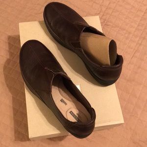 Clarks brown leather flats